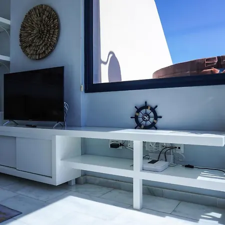 Lamar Luxury Penthouse With Jacuzzi דירה *