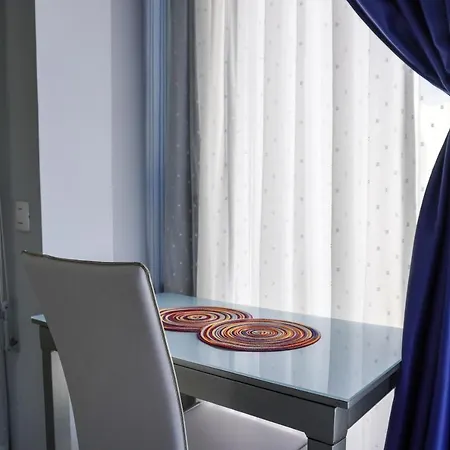 Lamar Luxury Penthouse With Jacuzzi דירה *