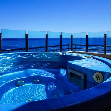 Lamar Luxury Penthouse With Jacuzzi