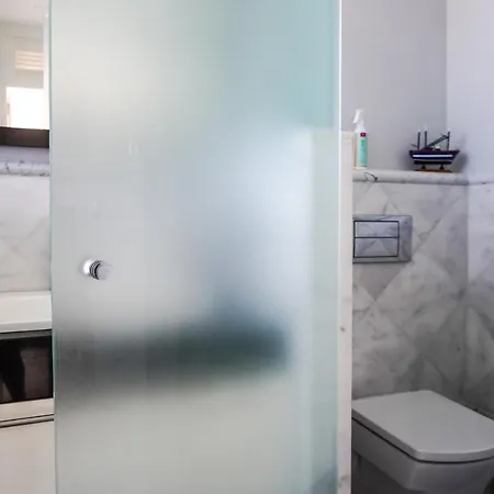 Lamar Luxury Penthouse With Jacuzzi דירה *