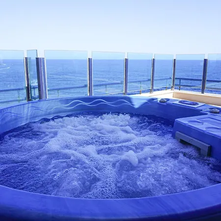 Lamar Luxury Penthouse With Jacuzzi דירה *